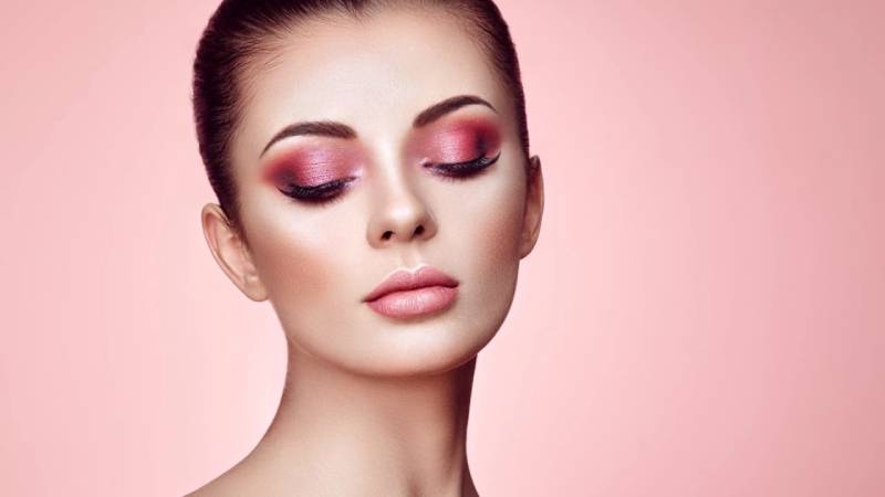 استفاده از آرایش چشم برای ایجاد یک آرایش جدید و خاص