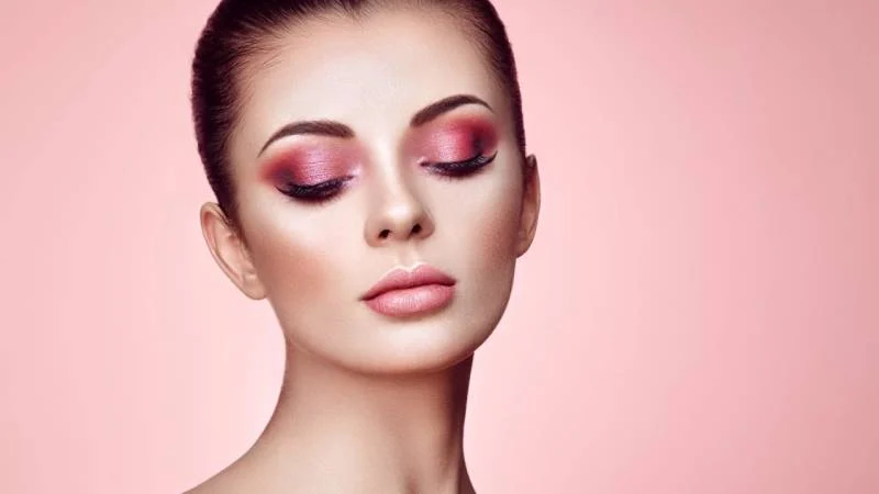 استفاده از آرایش چشم برای ایجاد یک آرایش جدید و خاص