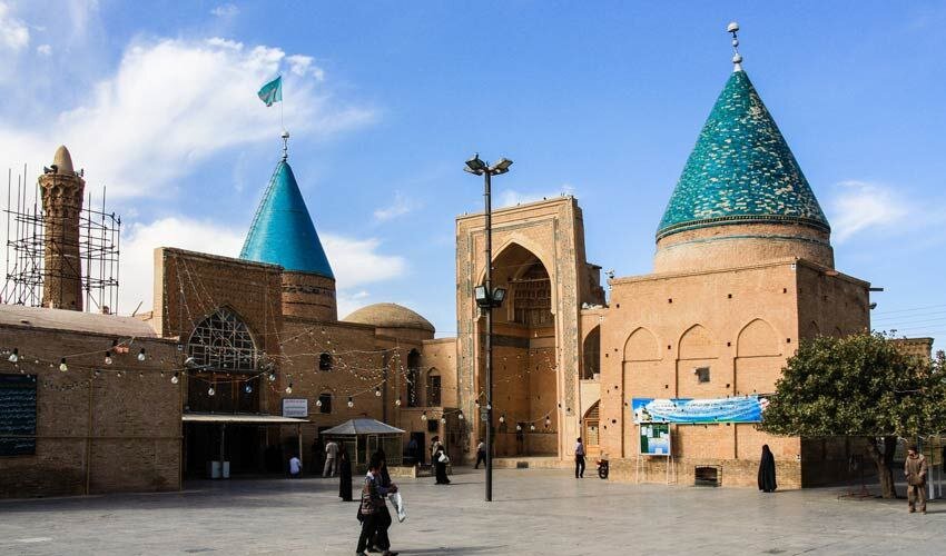 سفر به قاره کوچک/ گشتوگذار در جنگل و زیستگاه یوزپلنگ تا زیارت آرامگاه عارف مشهور